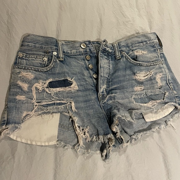 Size 6 US American Eagle ripped blue Jean short - Picture 1 of 3